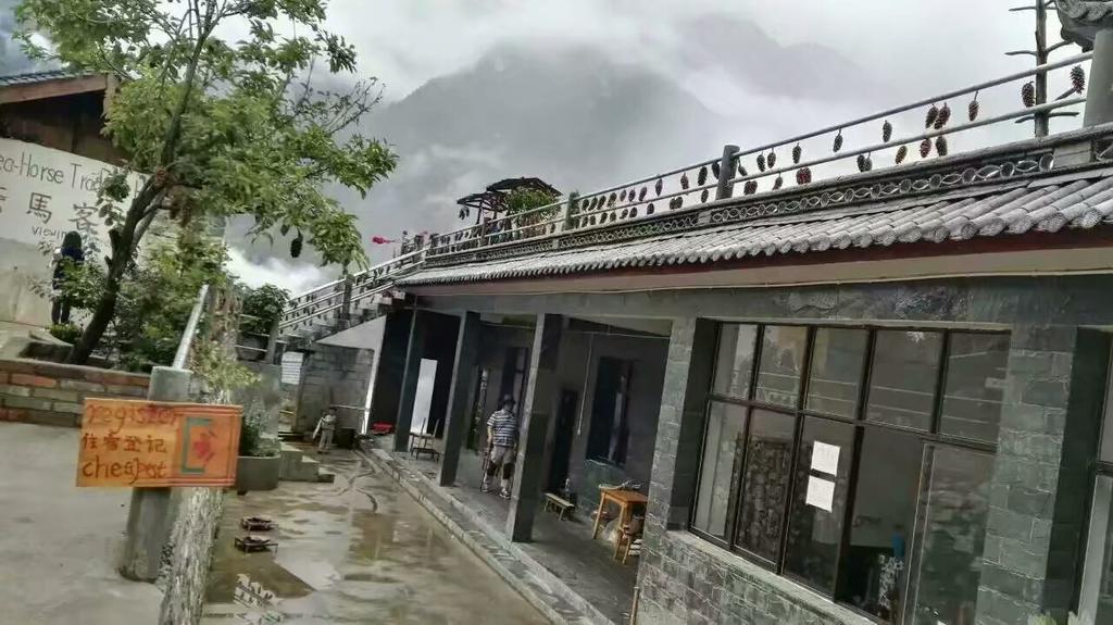 Tiger Leaping Gorge Tea Horse Gasthaus Shangri-La Bagian luar foto